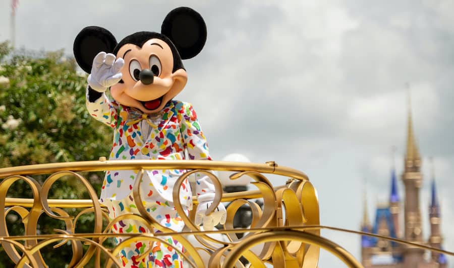 Mickey & Friends Cavalcade disney annual passes