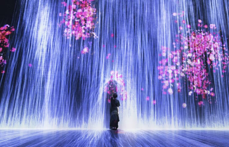 Universe of Water Particles Transcending Boundaries - teamLab at ArtScience Museum