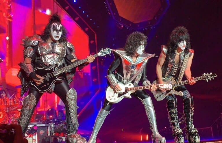 kiss band performing