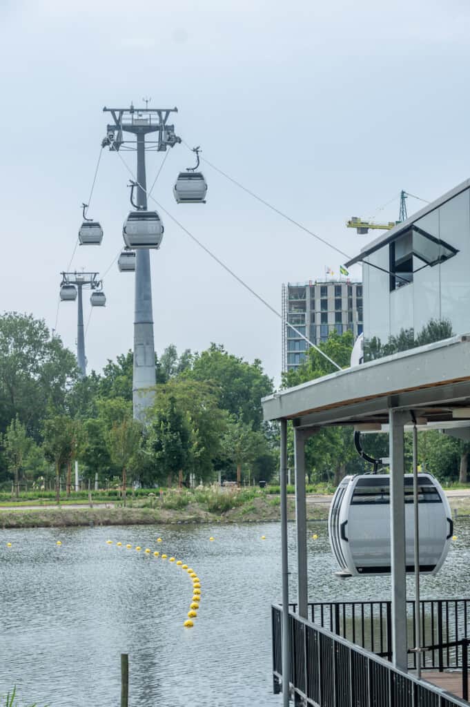 Cable car gondolas floriade