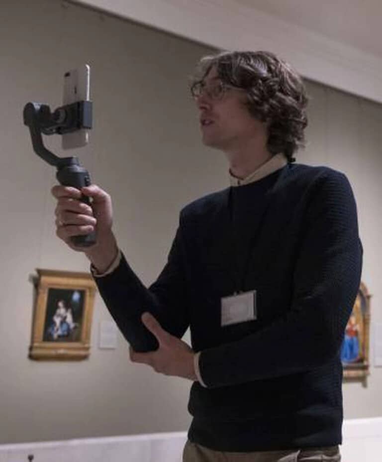 Javier Sainz de los Terreros filming video content in the Prado Museum