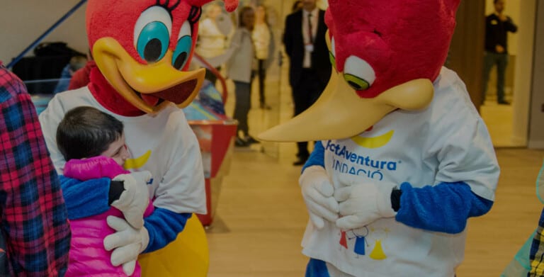 PortAventura Dreams hug mascot