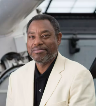 Derrick Pitts headshot