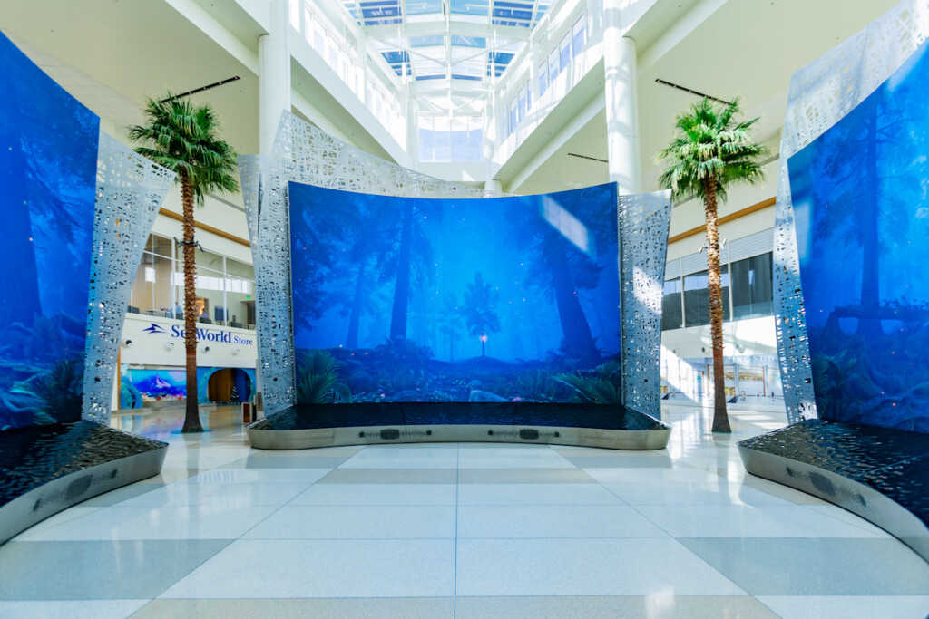 Screens with markerless tracking technology at Orlando Airport Innovation Awards 2023