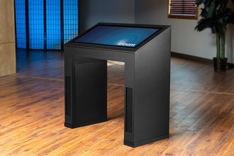 Outdoor Reader Rails Ideum | Reader Rail 5K ultrawide screen kiosk system | blooloop