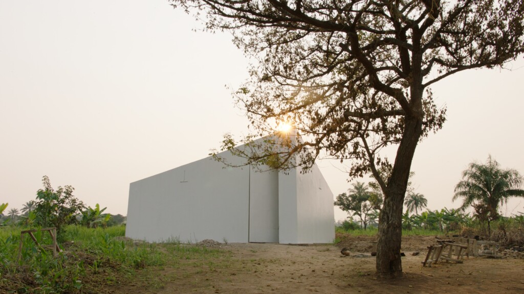 Still from White Cube, Renzo Martens © Institute for
Human Activities
