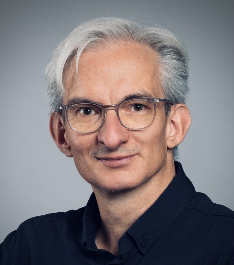 Alexander Bresinsky headshot