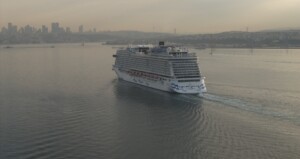 Aroya-Cruises