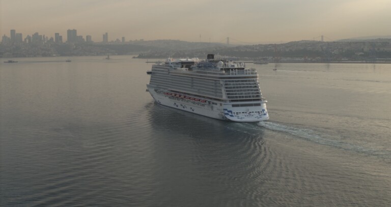 Aroya-Cruises