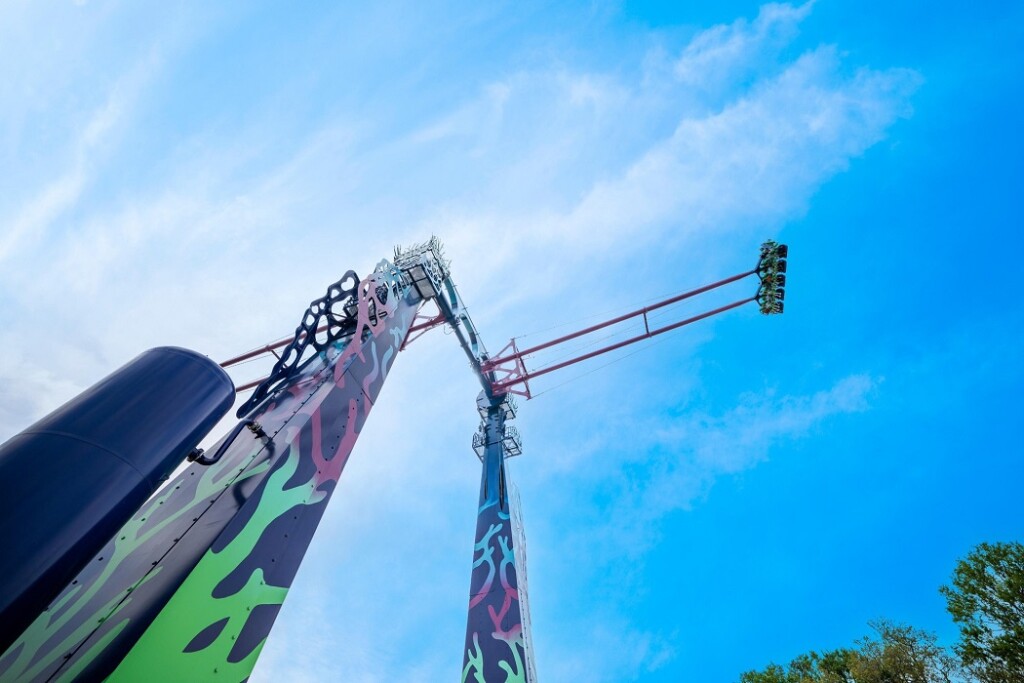 40-Seat Swing Tidal Surge at full height at SeaWorld San Antonio