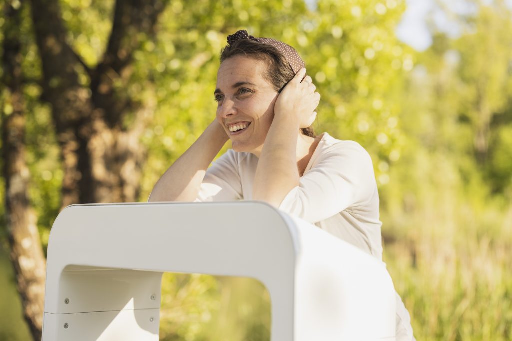 Woman using Losonnante Whisper Box