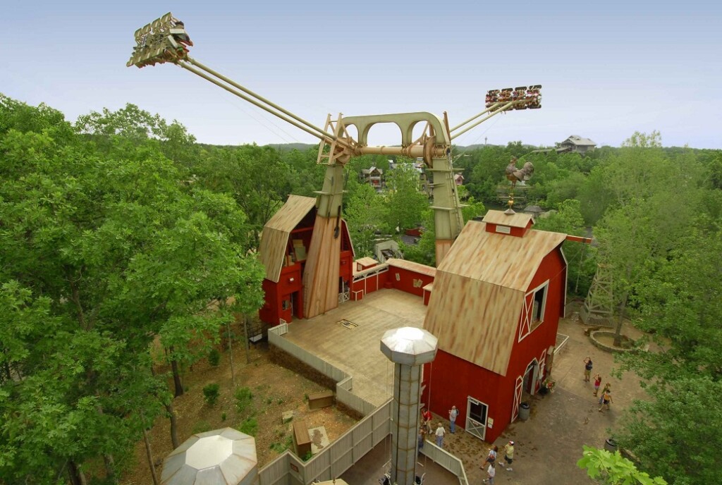Barn themed 32-Seat Screamin' Swing with both arms fully extended