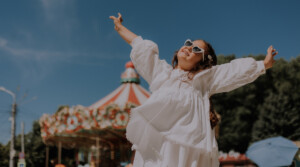 happy-girl-at-amusement-park