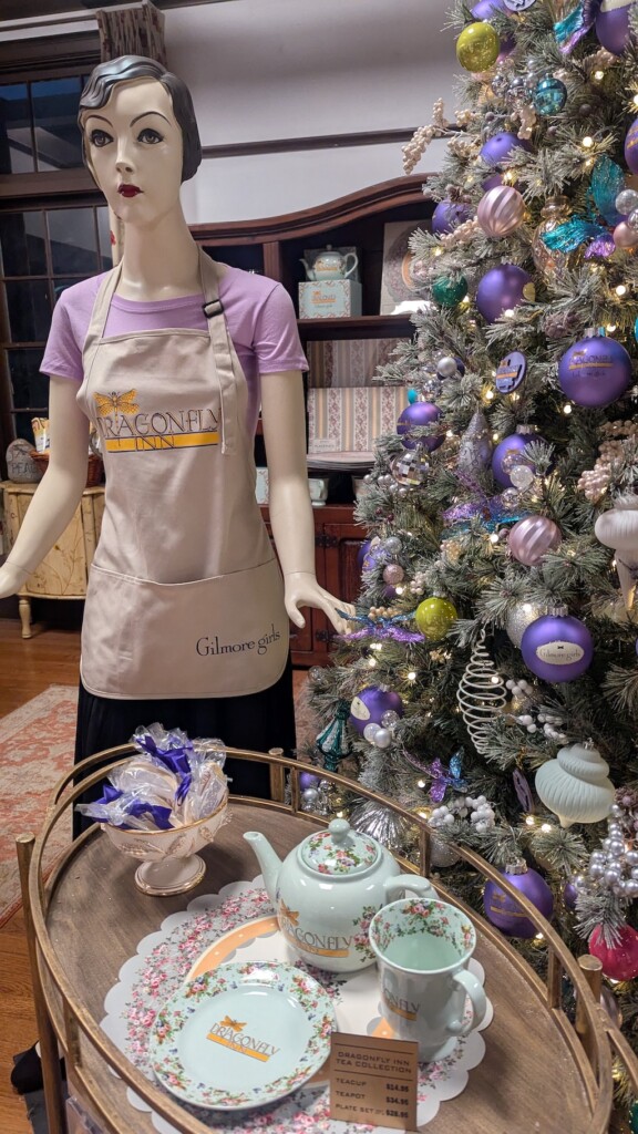 Gilmore Girls Holiday retail warner bros