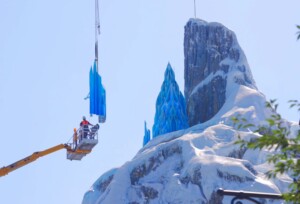 world of frozen disneyland paris